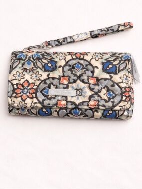 Vera Bradley RFID Smartphone Wristlet Lisbon Medallion NWOT Wallet Clutch